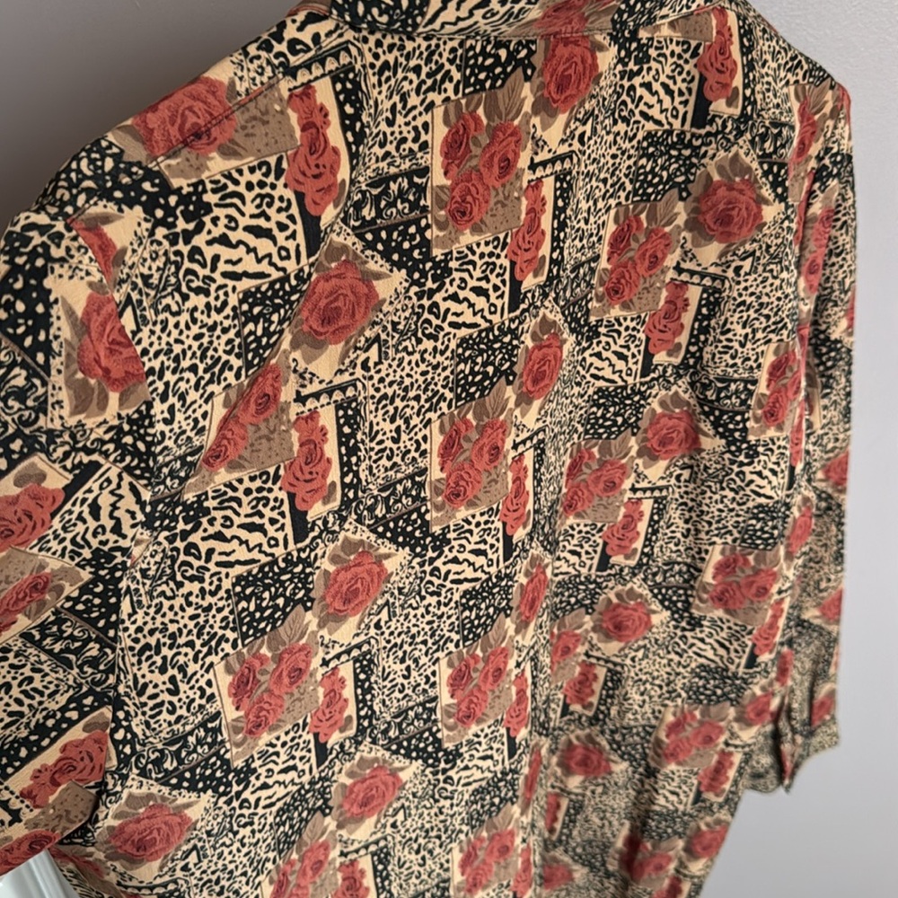 Vintage Patterned Button-Up Shirt - Picture 6 of 8